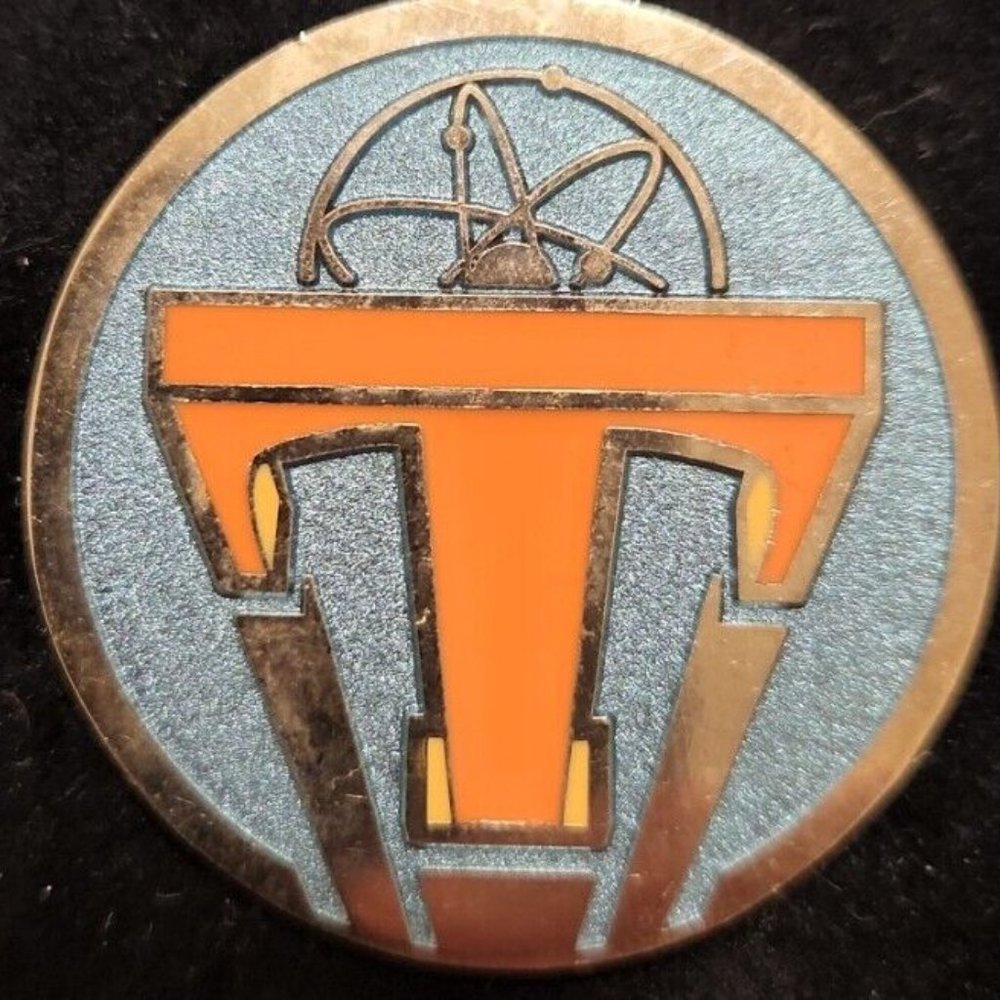 Tomorrowland Passport Logo 1964 World's Fair Prop Replica Disney Pin 0040